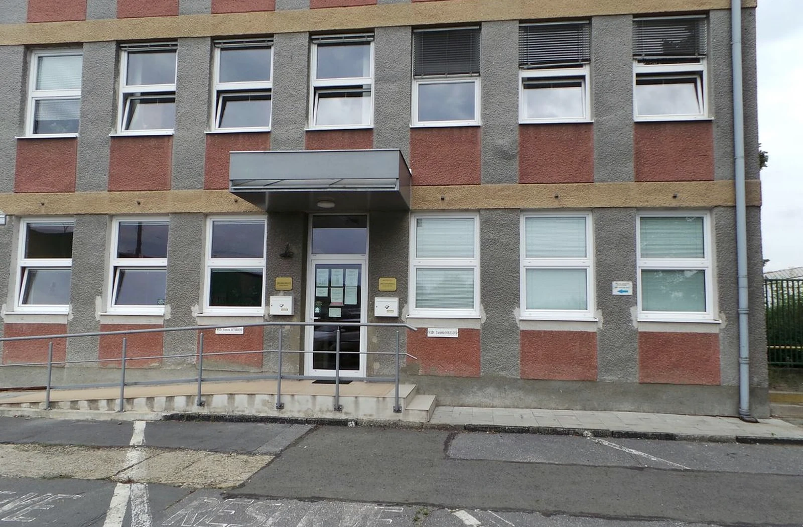 Vstup do budovy ordinace OpavaDent